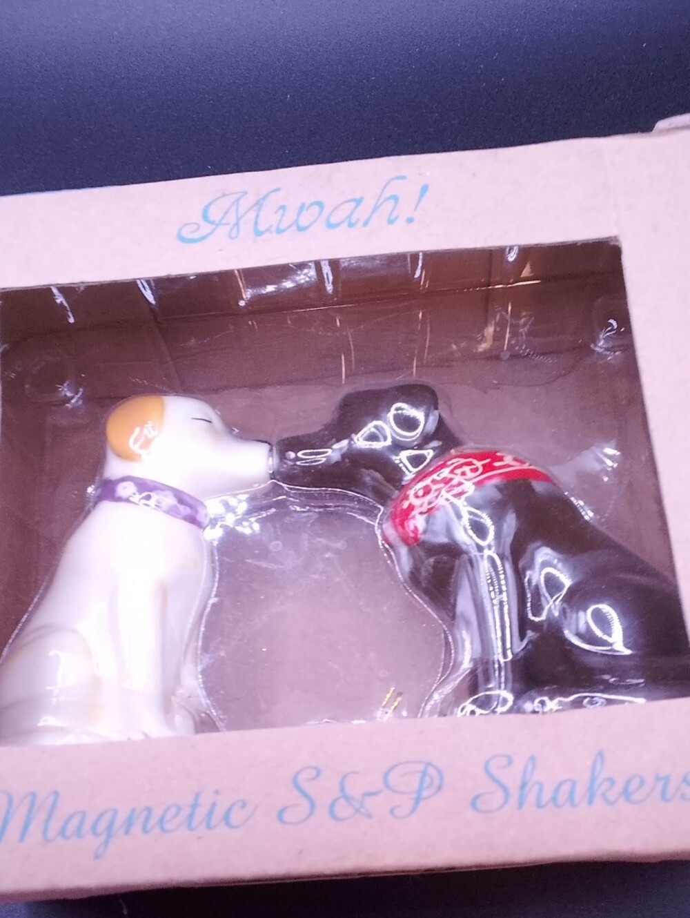 Mwah! Magnetic Kissing Lab dogs Puppies Salt & Pepper Shakers by Westland New